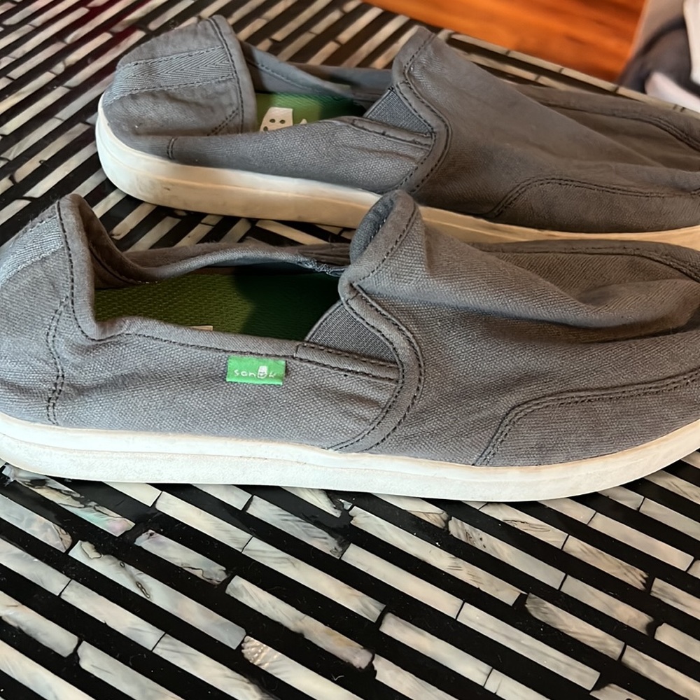 Sanuk - Picture 2 of 4